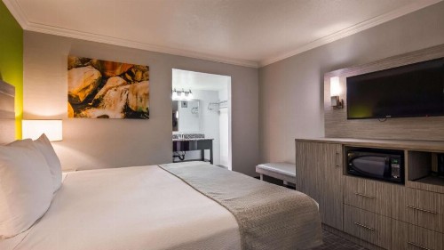 Best Western InnSuites Phoenix Hotel & Suites - image 30