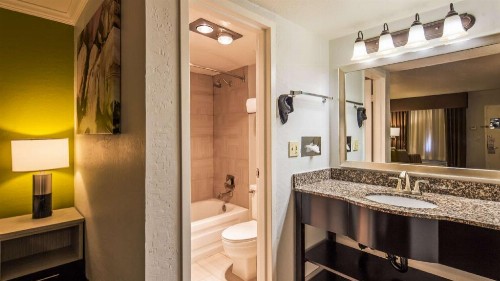 Best Western InnSuites Phoenix Hotel & Suites - image 31