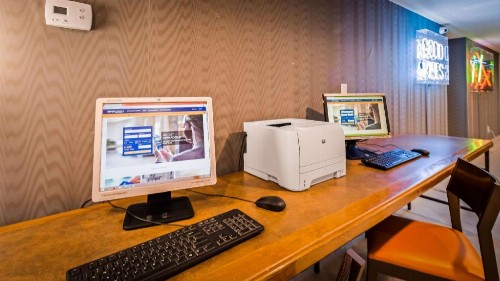 Best Western InnSuites Phoenix Hotel & Suites - image 7