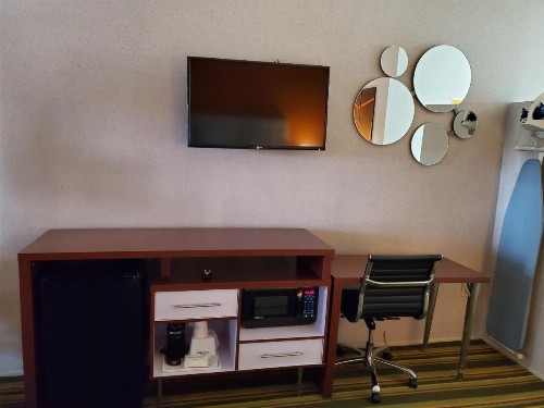 Howard Johnson by Wyndham Phoenix Airport/Downtown Area - image 13