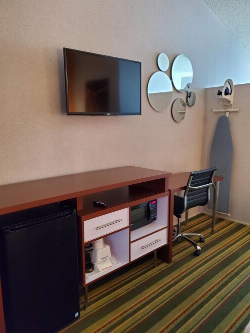 Howard Johnson by Wyndham Phoenix Airport/Downtown Area - image 18