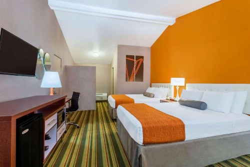 Howard Johnson by Wyndham Phoenix Airport/Downtown Area - image 25