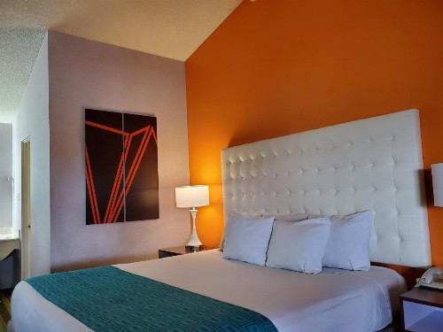 Howard Johnson by Wyndham Phoenix Airport/Downtown Area - image 3