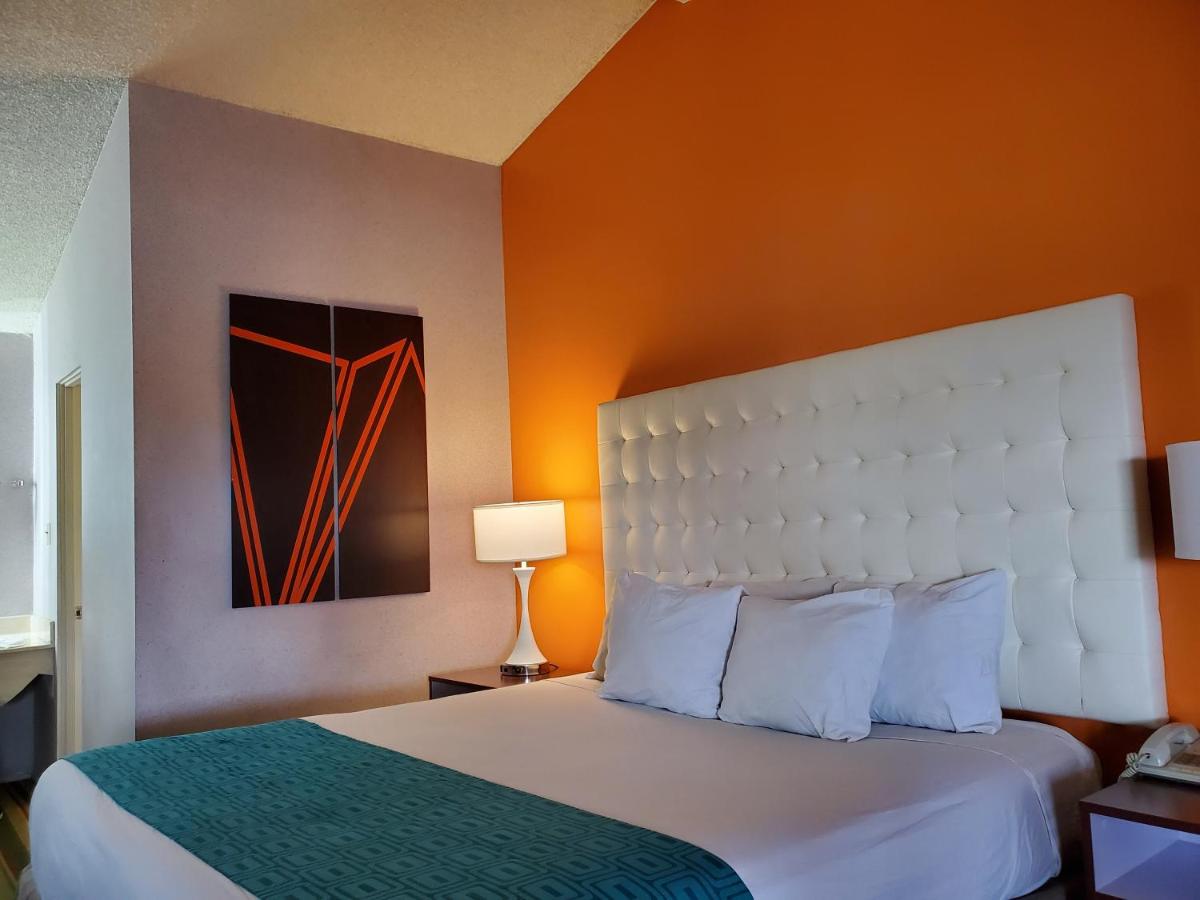 Howard Johnson by Wyndham Phoenix Airport/Downtown Area - image 3