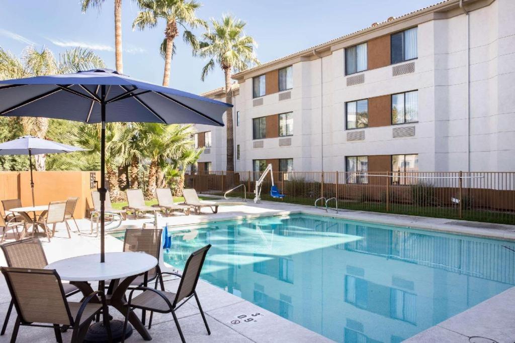 Sleep Inn Phoenix Sky Harbor Airport - image 4