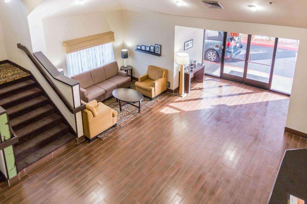 Sleep Inn Phoenix Sky Harbor Airport - image 6