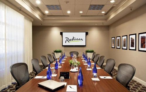 Radisson Hotel Phoenix Airport - image 23