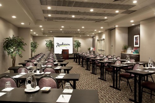 Radisson Hotel Phoenix Airport - image 27