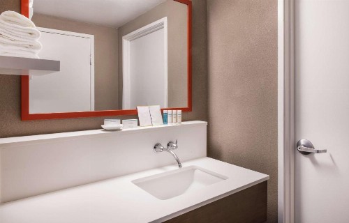 Hampton Inn Phoenix Airport North - image 27