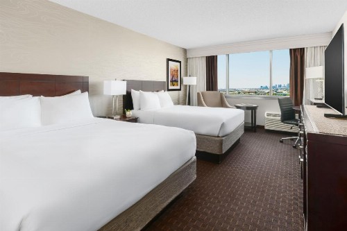 Crowne Plaza Phoenix Airport an IHG Hotel - image 28