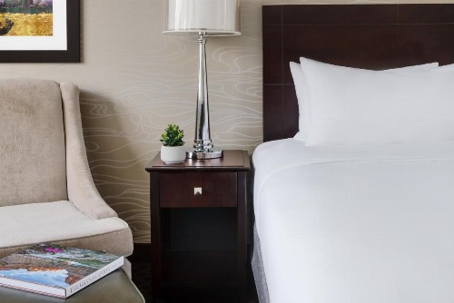 Crowne Plaza Phoenix Airport an IHG Hotel - image 3