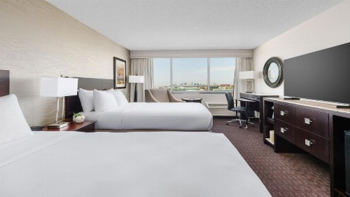 Crowne Plaza Phoenix Airport an IHG Hotel - image 30