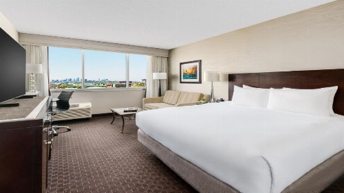 Crowne Plaza Phoenix Airport an IHG Hotel - image 40