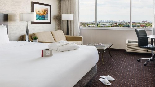 Crowne Plaza Phoenix Airport an IHG Hotel - image 42