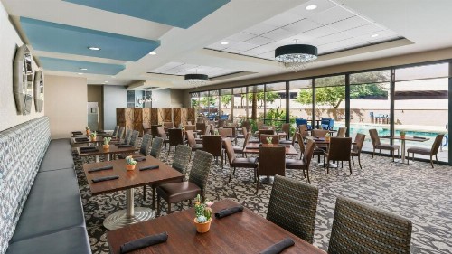 Crowne Plaza Phoenix Airport an IHG Hotel - image 43