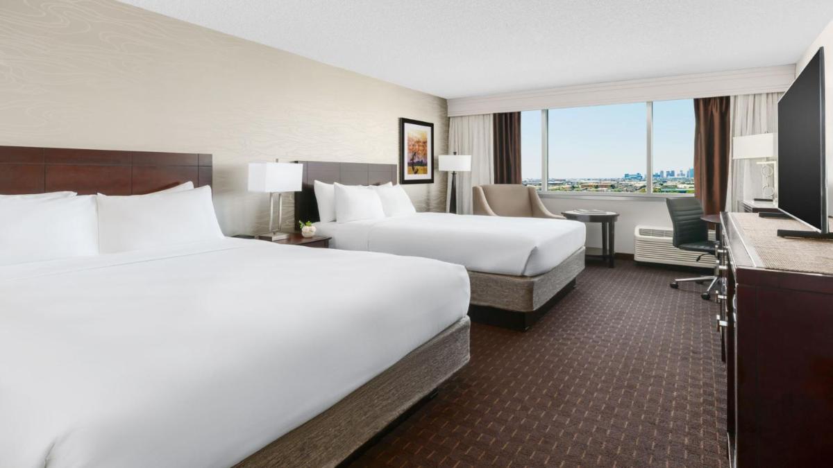 Crowne Plaza Phoenix Airport an IHG Hotel - image 5