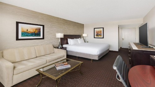 Crowne Plaza Phoenix Airport an IHG Hotel - image 9