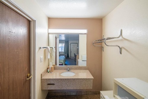 American Inn - image 15