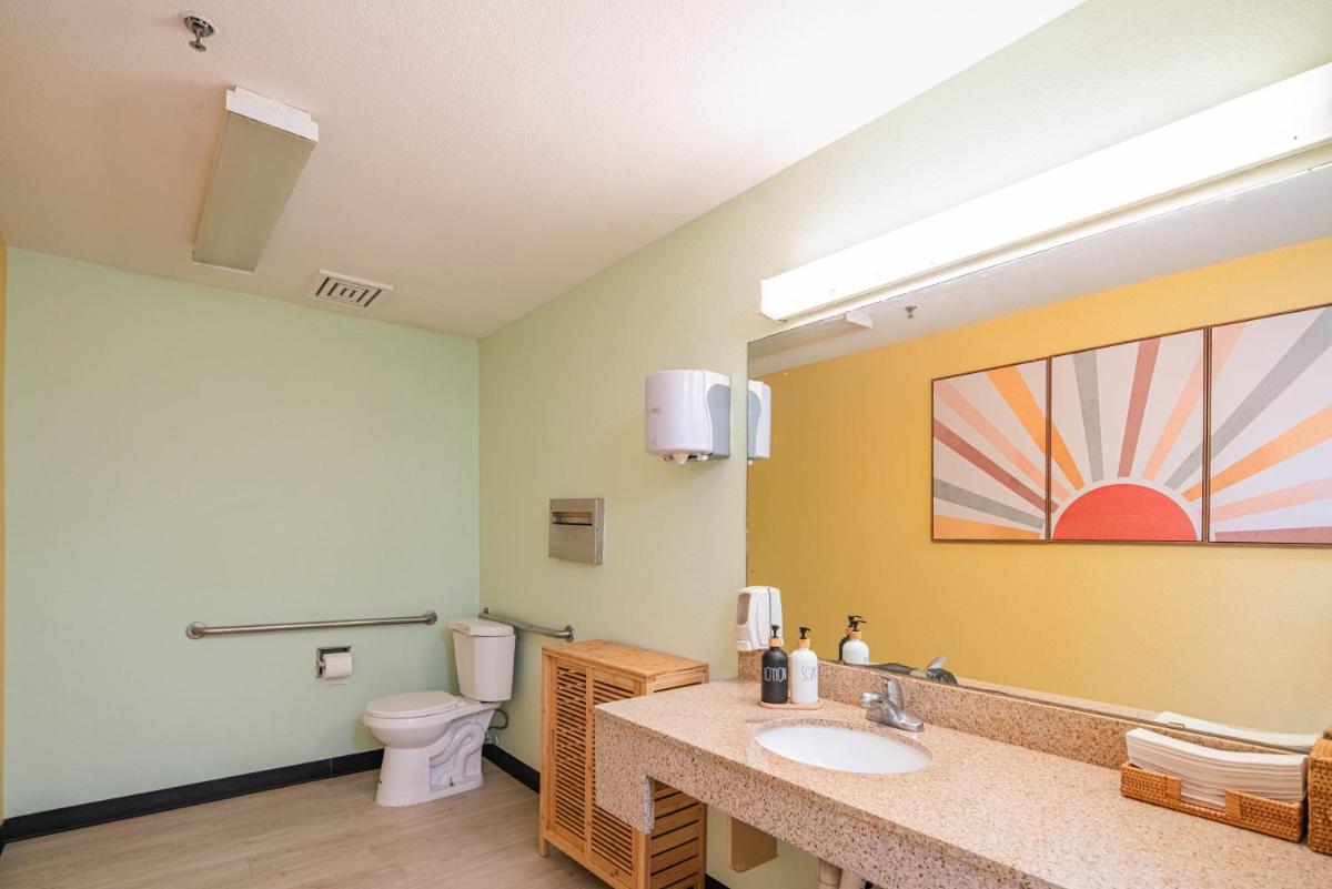 American Inn - image 2
