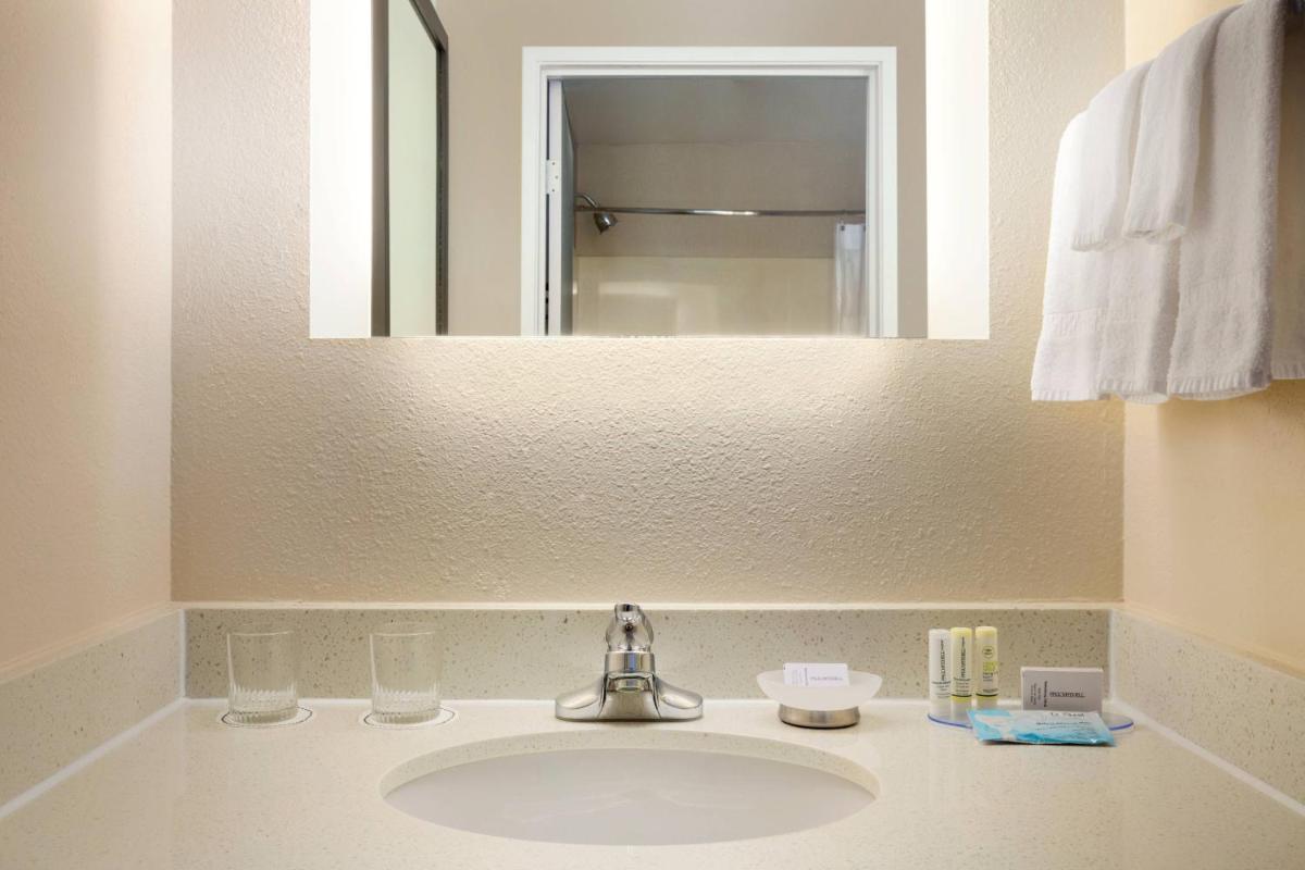 SpringHill Suites Phoenix North - image 2