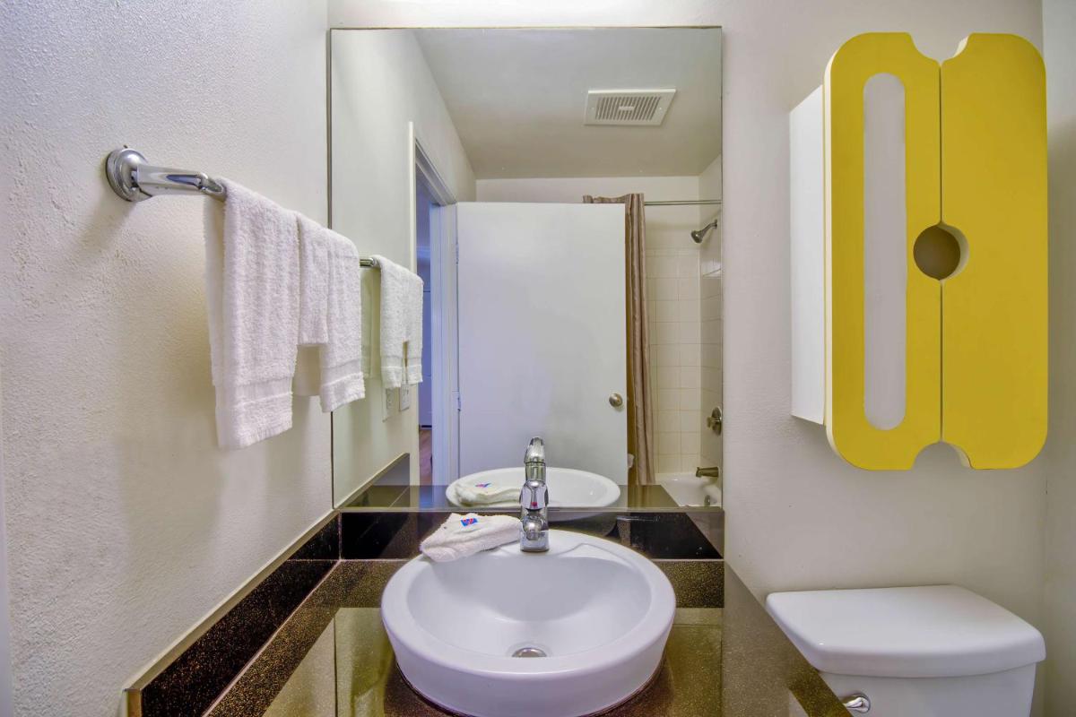Studio 6-Phoenix AZ - Deer Valley - image 2