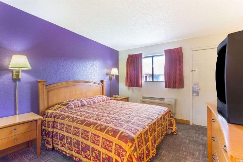Knights Inn Fairground - image 12