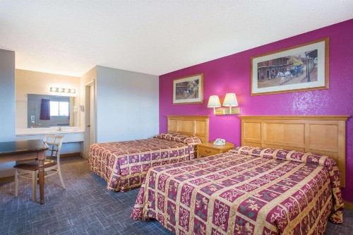 Knights Inn Fairground - image 14