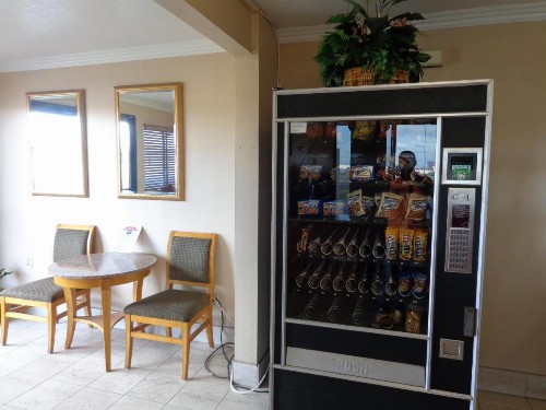 Knights Inn Fairground - image 31