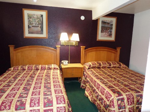 Knights Inn Fairground - image 6
