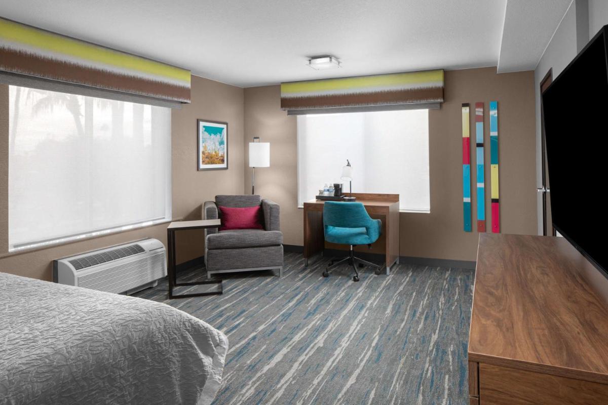 Hampton Inn Phoenix - Biltmore - image 2