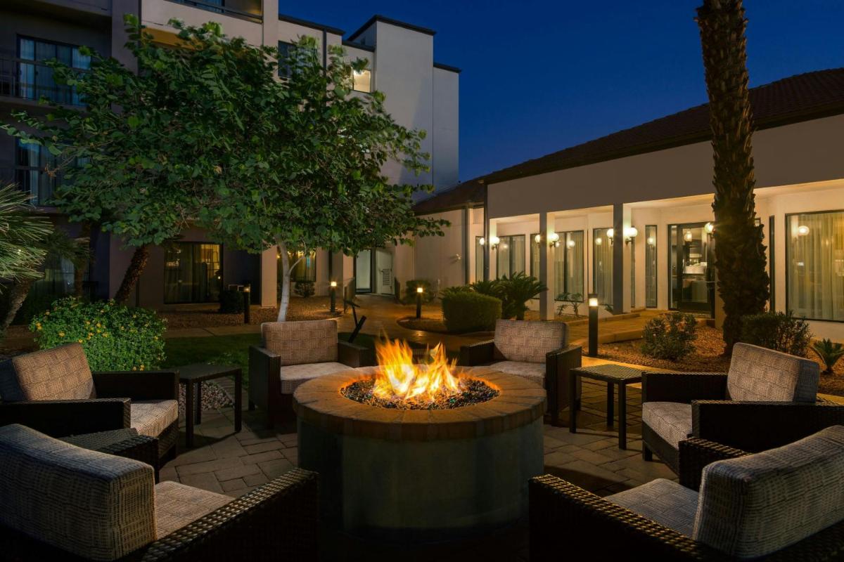 Courtyard by Marriott Phoenix Airport - main image