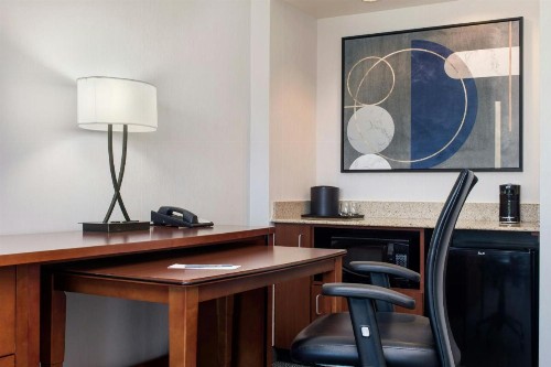 Courtyard by Marriott Phoenix Airport - image 11