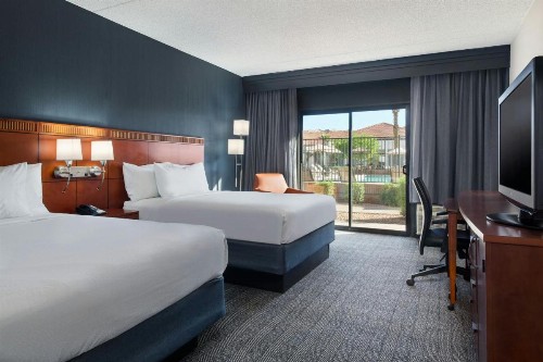 Courtyard by Marriott Phoenix Airport - image 13