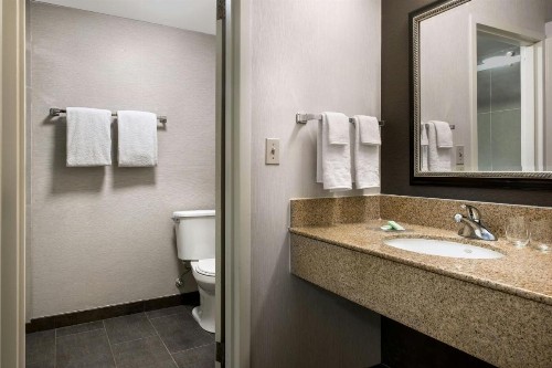 Courtyard by Marriott Phoenix Airport - image 16
