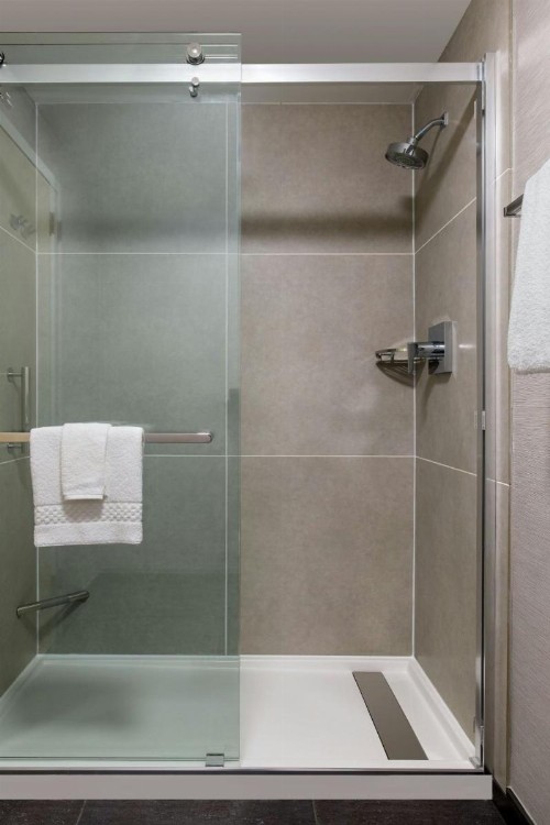 Courtyard by Marriott Phoenix Airport - image 17