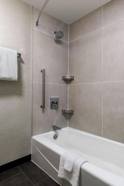 Courtyard by Marriott Phoenix Airport - image 18
