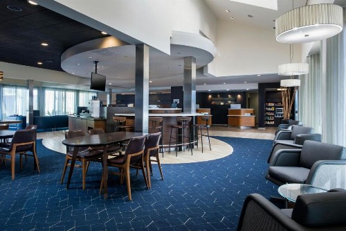 Courtyard by Marriott Phoenix Airport - image 2