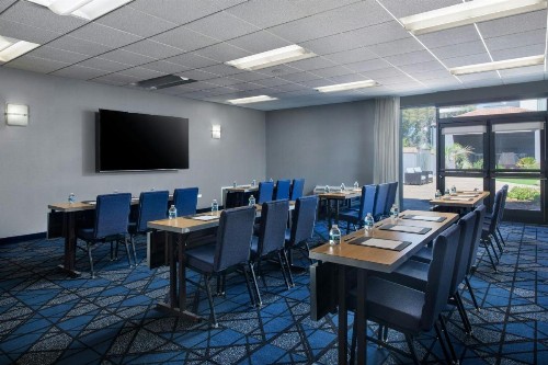 Courtyard by Marriott Phoenix Airport - image 36