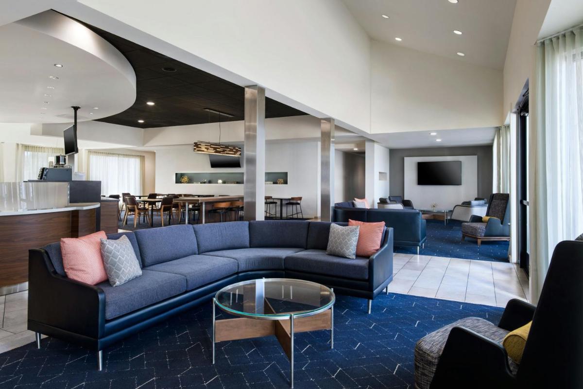 Courtyard by Marriott Phoenix Airport - image 5