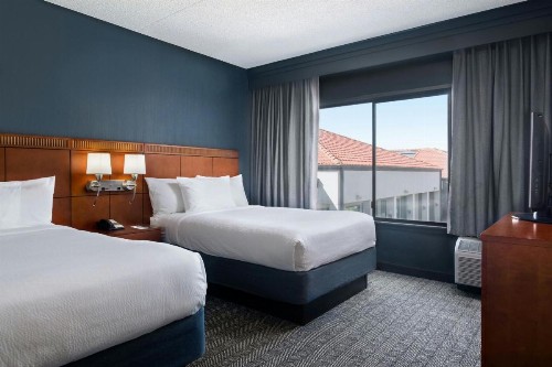 Courtyard by Marriott Phoenix Airport - image 9