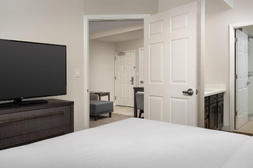 Residence Inn by Marriott Phoenix Airport - image 19