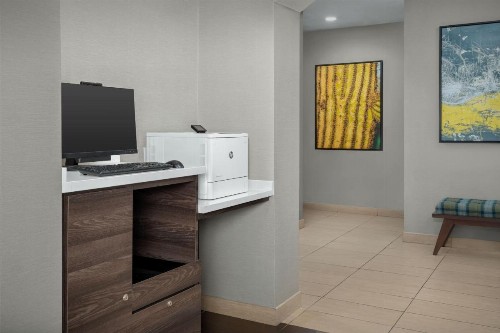 Residence Inn by Marriott Phoenix Airport - image 29