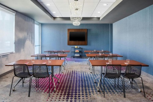 Aloft Phoenix Airport - image 11