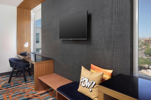 Aloft Phoenix Airport - image 13