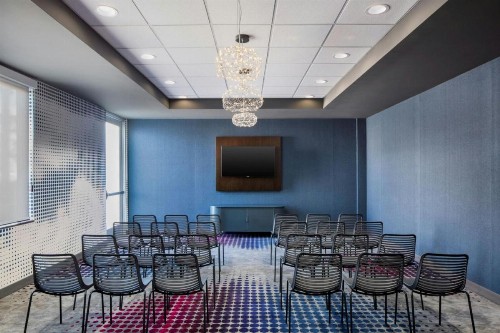 Aloft Phoenix Airport - image 16
