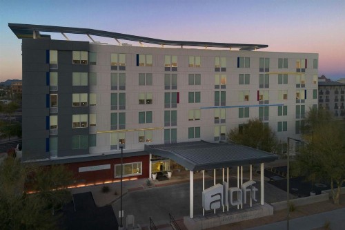 Aloft Phoenix Airport - image 18