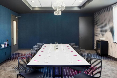 Aloft Phoenix Airport - image 19