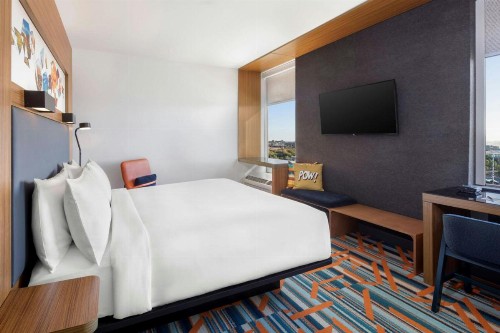 Aloft Phoenix Airport - image 21