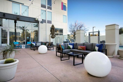 Aloft Phoenix Airport - image 5