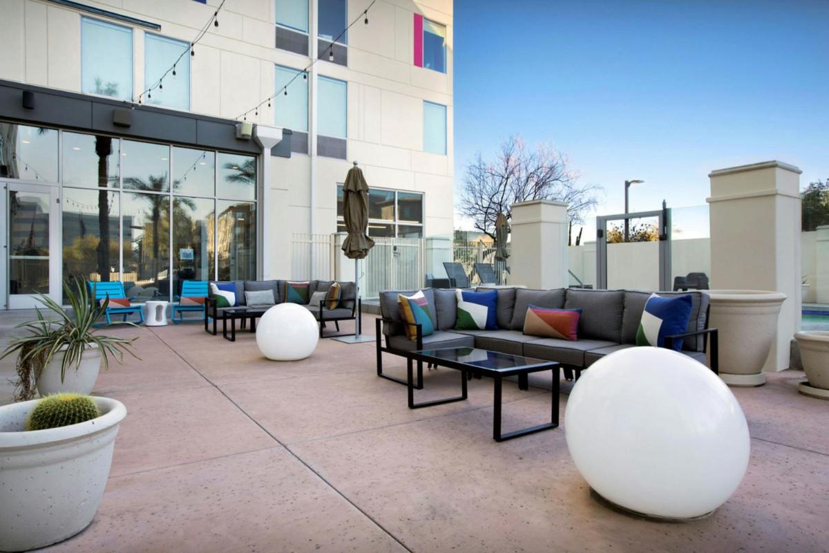 Aloft Phoenix Airport - image 5